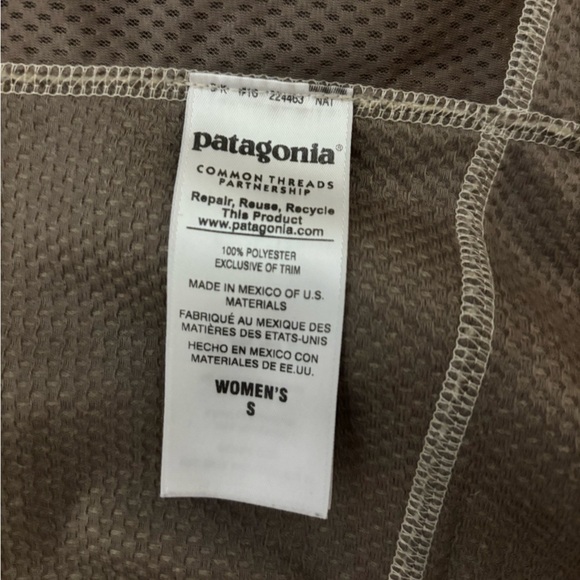 Patagonia Cream and Purple Fleece Vest with High Collar - Picture 4 of 6